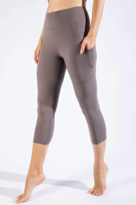 TEEK - BLACK CAPRI LENGTH POCKETED YOGA LEGGINGS